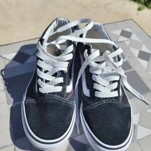Vans 3 big kids BLK and WHT